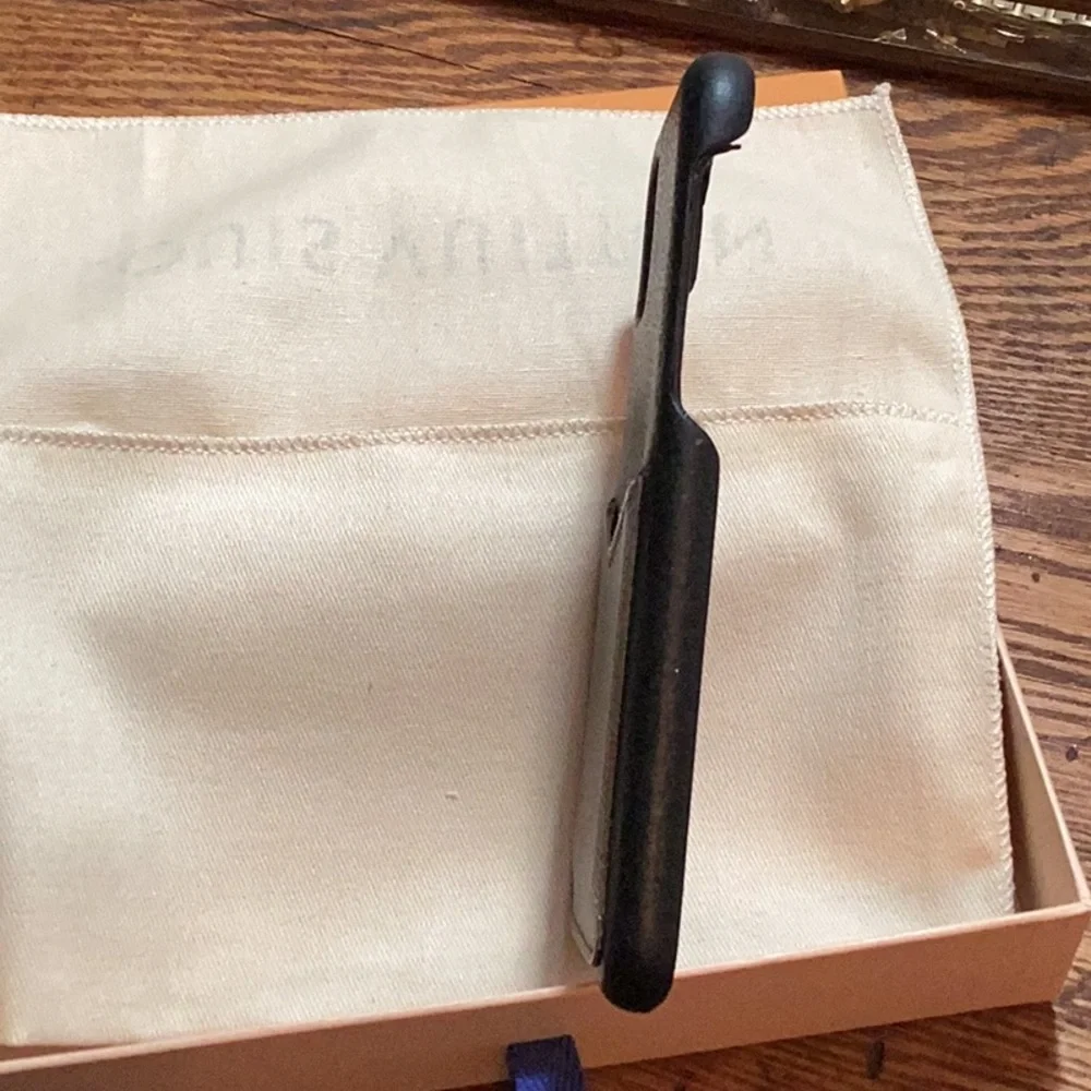 Louis Vuitton iPhone case with sleeper bag and box - Picture 5 of 7